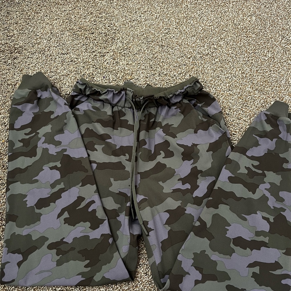 Lululemon camo pants - Picture 7 of 9